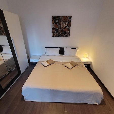 Anastasia Bratianu Apart 28 A Self Check From 2 Pm Bucureşti Ngoại thất bức ảnh
